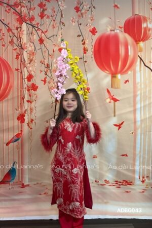 Áo dài bé gái đỏ tay long vũ