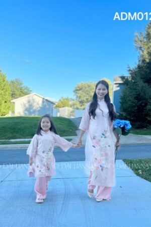 Ao dài mẹ tơ ket hoa màu nude hồng