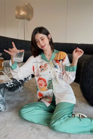 Hoa tiet Carton- quần xanh lá