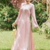 Áo dài mẹ Hồng gia đình Xuân thiên thanh