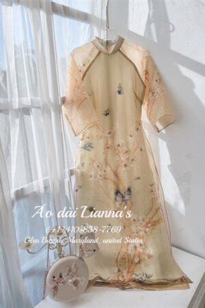 Vàng nhạt kết hoa bướm