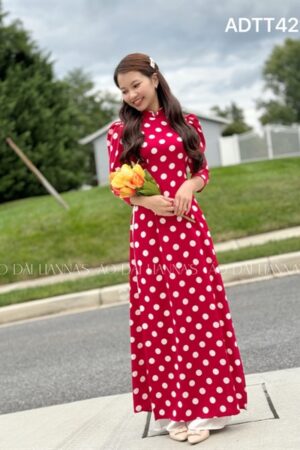 Áo dai chấm bi đỏ