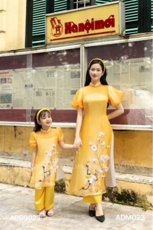 AD bé gái tơ vàng kết hoa tay bồng kiotviet 1fc7ce8ccbc285f93b05f6b5f2ca6ed3