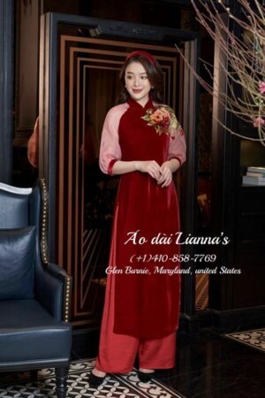 Nhung đỏ đô thêu hoa ngực