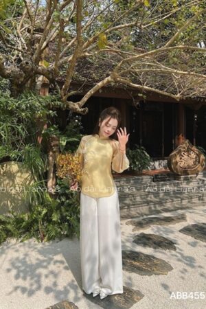 Áo bà ba tơ vàng đính kết