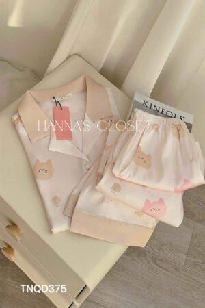 Tay ngắn quan dài mèo nền Hồng nhạt cổ be