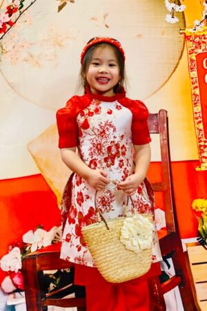 AD bé gấm hoa (đỏ )