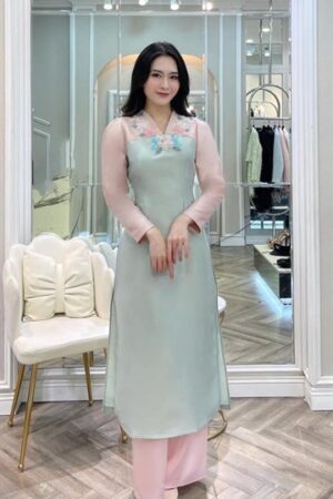 Tacpa xanh cổ V tay hồng