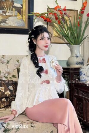 Bà ba baby to hoa trăng kem nơ nhung