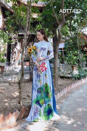AD truyềh thống hoa sen lá trúc phối váy