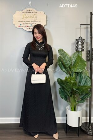 Áo dài gấm tơ hoa màu đen