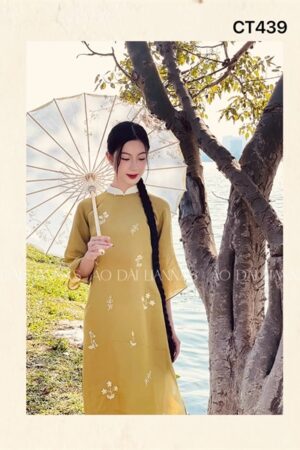 Áo dài cach tan suong theu hoa _vàng gold kiotviet 7fb3556f8e6810650d1a524bd2ffa351