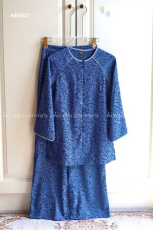 Áo bà ba gấm hoa xanh dương đậm