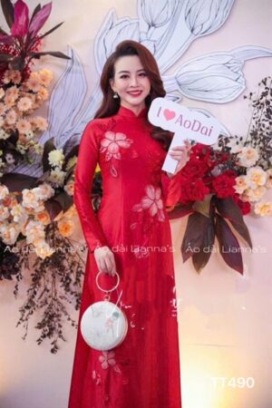 Áo dài đỏ thiết kế lua Vân gỗ