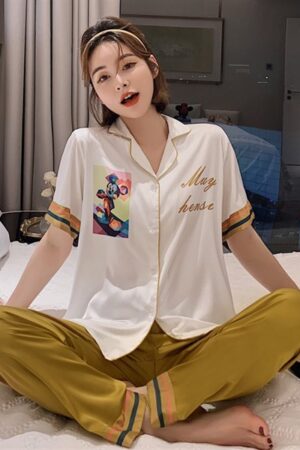 Áo trắng - quần vàng d