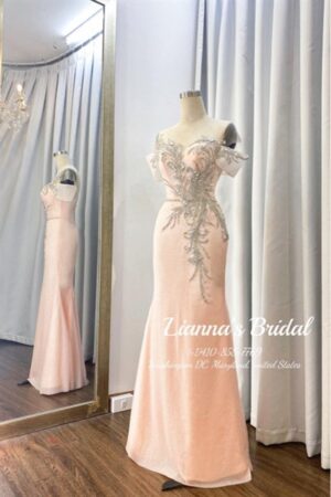 Váy cưới đuôi cá hồng kết đá