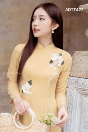 Áo dài chiffon vàng trứng hoa thêu ruy băng