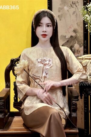 Set bà ba cao cấp lụa hà đông theu sen màu champagne