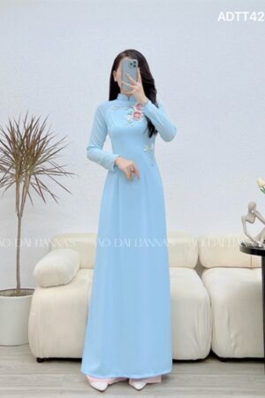 Áo dai chiffon baby blue hoa kết nổi - quan hồng phấn
