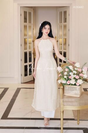 Ao dai thiết kế trang kem cổ yếm tơ dệt