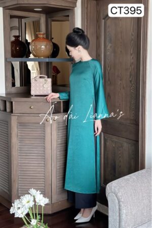 Áo dài form suông màu xanh lá