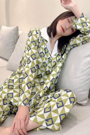 Tam giác xanh lá (lụa xước )