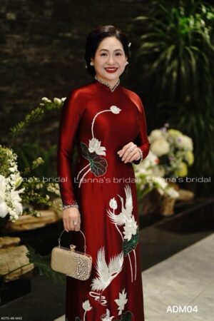 Áo dài mẹ thêu sen đỏ đô