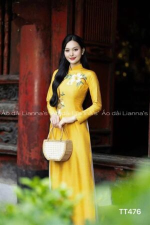 áo dài truyen thong vàng thêu hoa