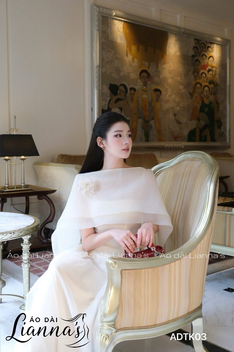 Tại sao mẫu áo dài trắng phối voan cape được nhiều người ưa thích? mẫu áo dài trắng phối voan cape