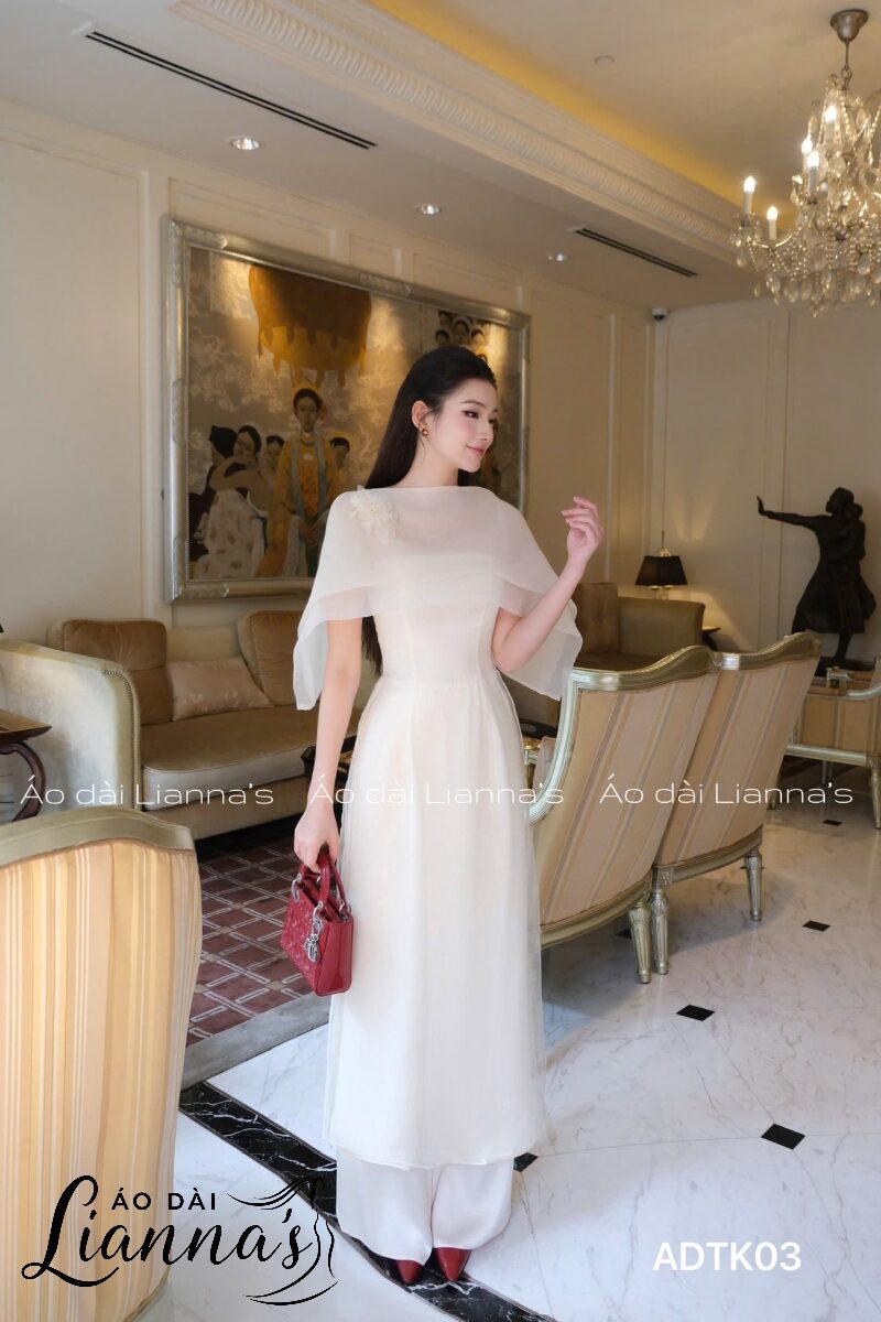 Tại sao mẫu áo dài trắng phối voan cape được nhiều người ưa thích? mẫu áo dài trắng phối voan cape