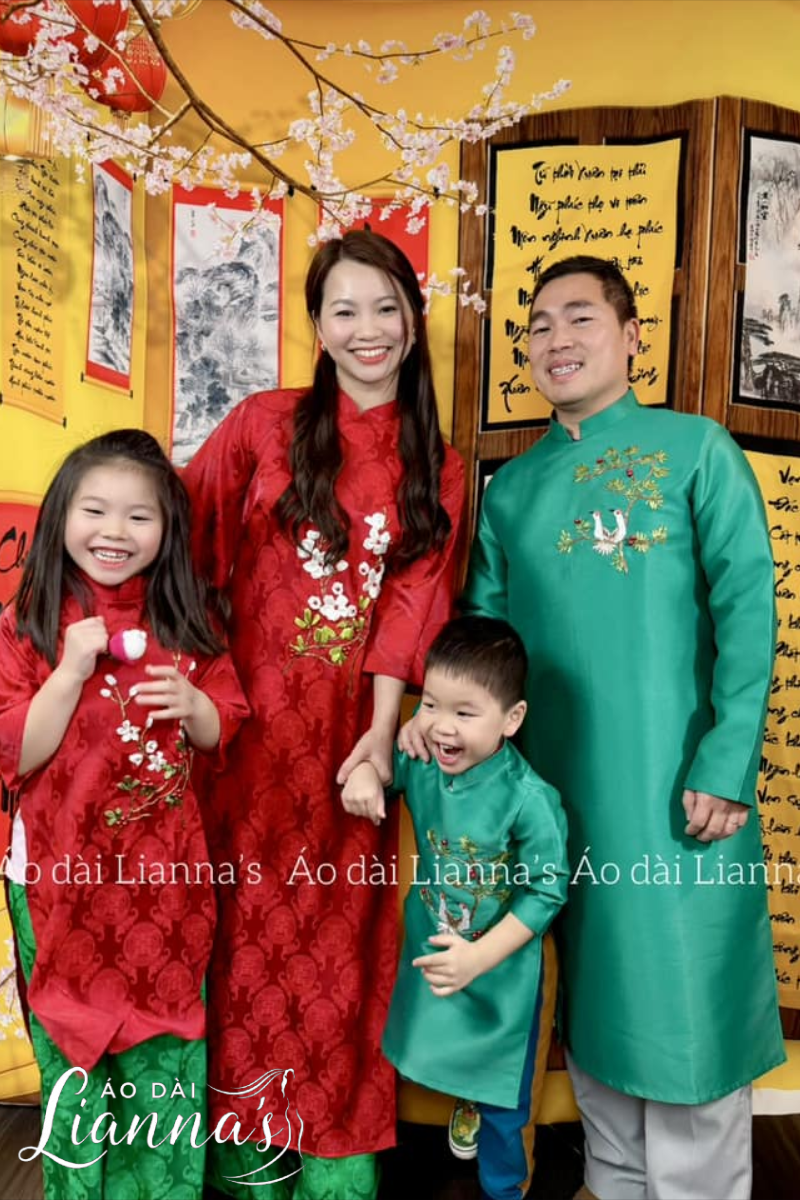 Mua set áo dài gia đình sẵn tại Mỹ ở đâu đẹp, đúng size, ship nhanh? set áo dài gia đình sẵn tại Mỹ
