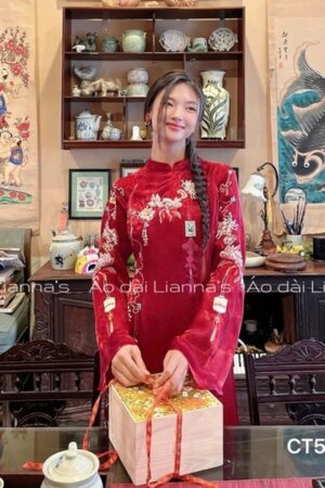 Áo dài cách tan xéo xọ đỏ thêu hoa