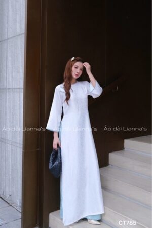 Áo dài suông trắng chim công kiotviet 2a5aa768d5787917b5142432112c24d7