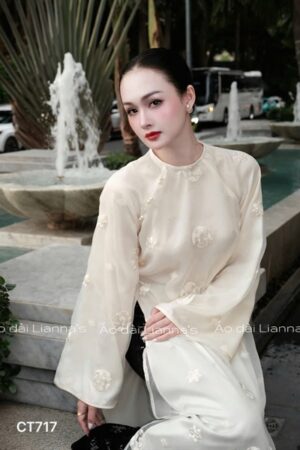 Áo dài suông trang kem theu hoa kiotviet 3f488b4bb46623dcc41eb1e9f7b1ae56