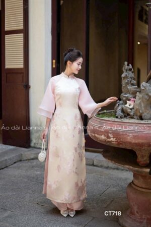 Áo dài cách Tân Hồng tay voan kiotviet 8d8d329f5c139b2482a35d12d643264f