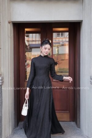 Áo dài tơ tằm hà đông hoa cúc đen