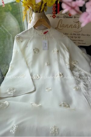 Áo dài suông trang kem theu hoa kiotviet b2e7be00582c603603da3a6cbc864501