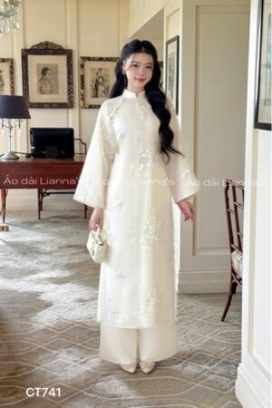 Áo dài cách Tân kem hoa thêu