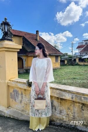 Áo dài cách tan kem linn theu chân tà