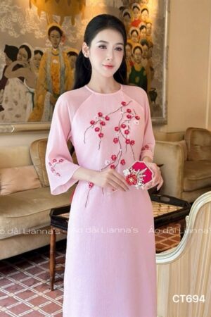 Áo dài cách Tân Hồng theu hoa đỏ kiotviet e0f7bb8fa5ff98d6bd2b7ce8fb4113c8