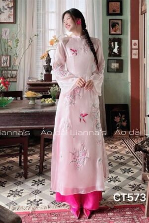 Áo dài cách tan xéo xọ Hồng