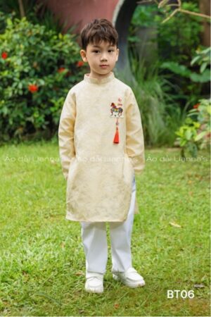 Áo dài bé trai vàng kem thêu ngựa