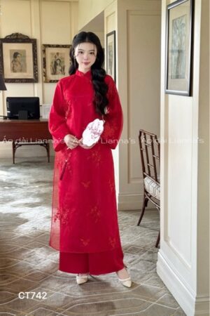 Áo dài cách Tân hoa thêu tông đỏ