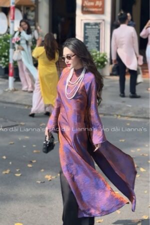 Áo dài suông ánh kim tím hoa ẩn