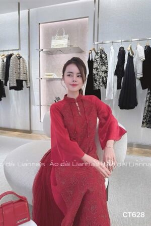 Áo dài đỏ họa tiết hoa Hồng phối váy