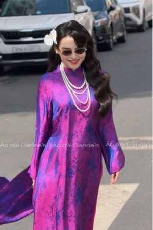 Áo dài suông tằm ánh hoa văn tím