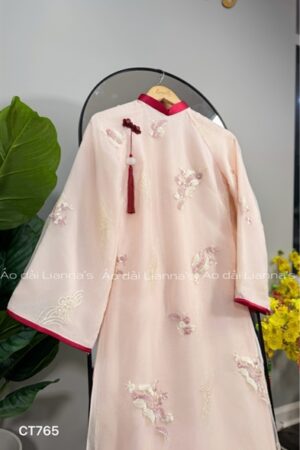 Áo dài cách tân hồng thêu viền đỏ kiotviet 4c96a467b5a93870a94b944aa025862a