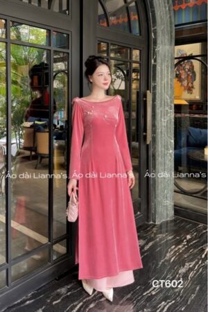 Áo dài nhung Hồng cổ thuyền kết hoa