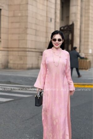 Áo dài suông tằm ánh kim màu hồng phấn