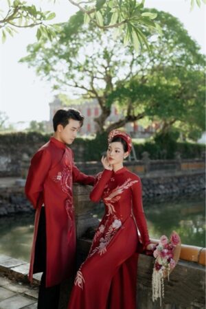 Áo dài cưoi truyền thống đỏ thêu rồng phương